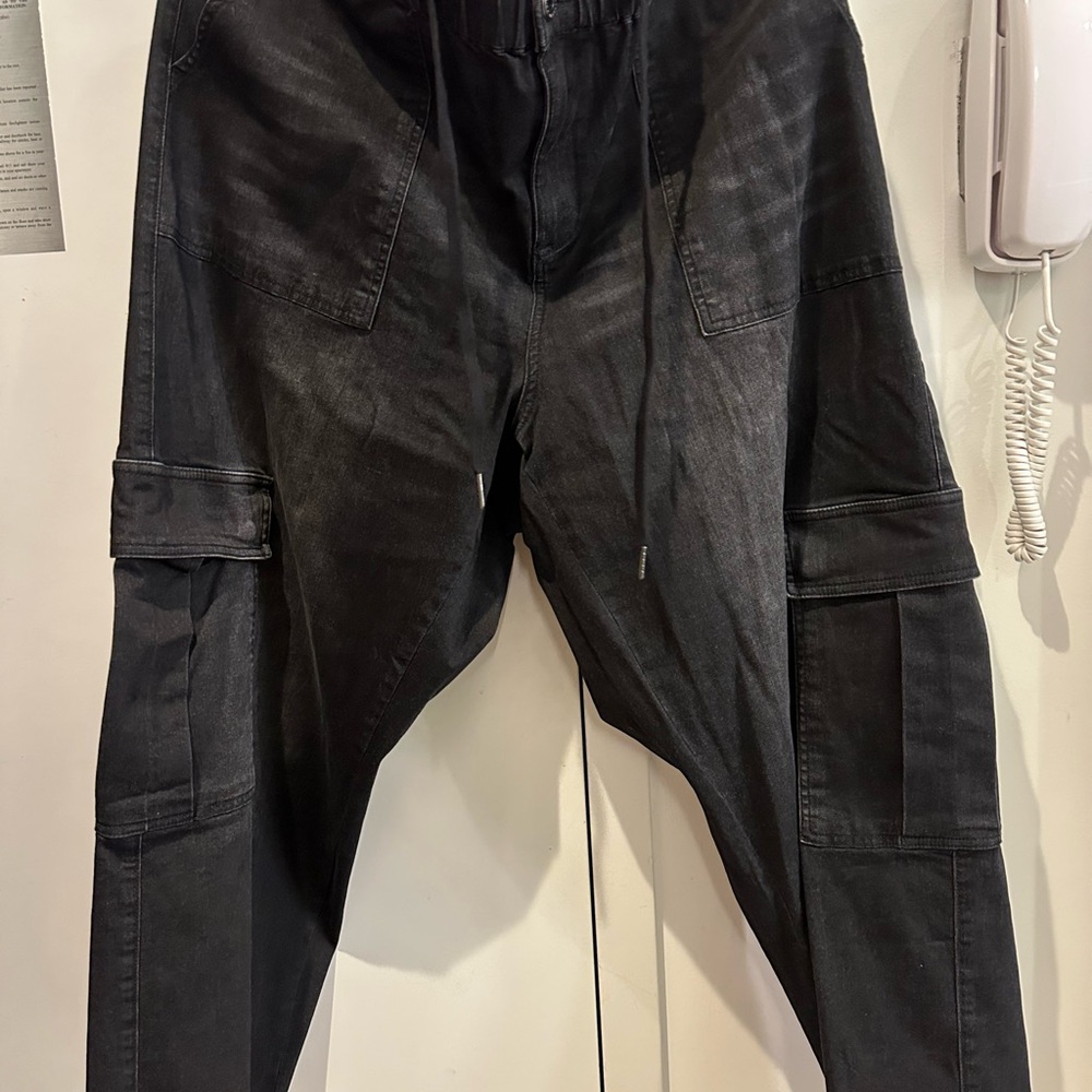 Universal Standard Black Cargo Jeans, new with tags. Size M (18-20)